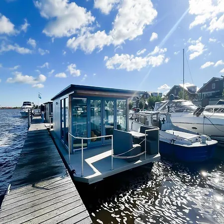 Houseboat For 4 On Uitgeester * Uitgeest